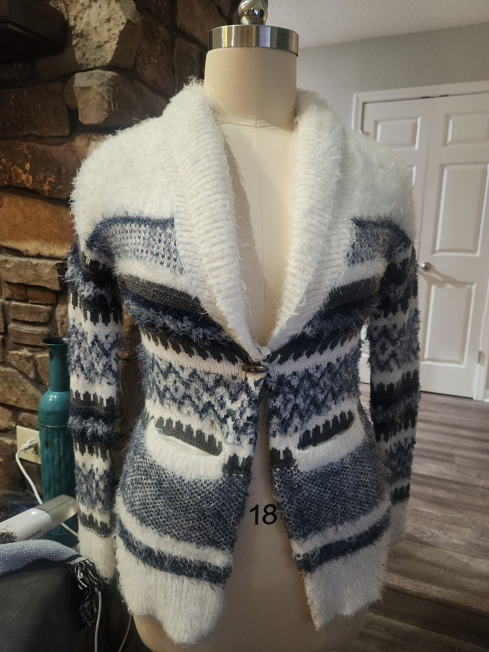 Source Unknown White & Navy Patterned Shawl Collar Cardigan